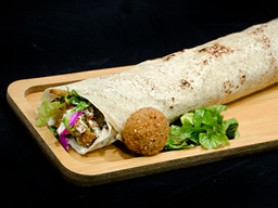 ساندوتش فلافل شامية بالبيض